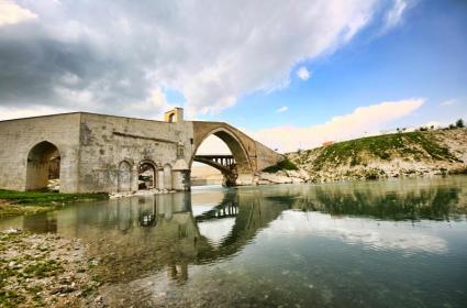 Diyarbakır ve Yakınlarında Mutlaka Görülmesi Gereken Yerler Diyarbakır ve Yakınlarında Mutlaka Görülmesi Gereken Yerler